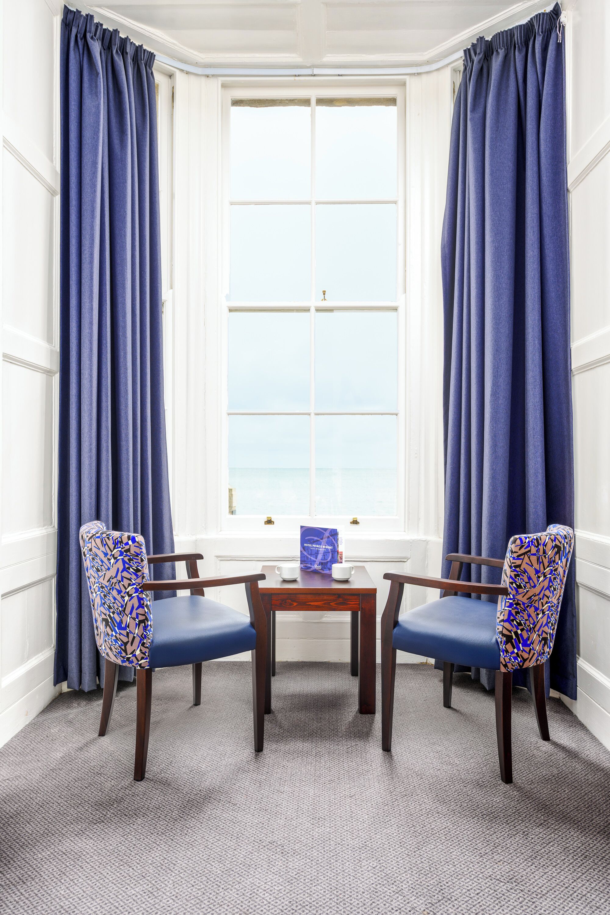 Firemannsrom – superior, sjøutsikt | Skrivebord, strykejern/-brett og sengetøy