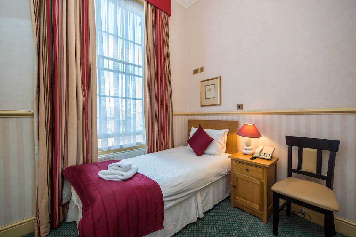 Single Room | Desk, iron/ironing board, bed sheets