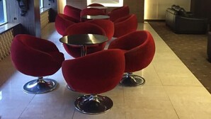 Coin salon dans le hall