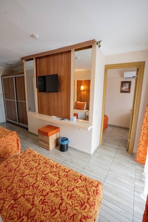 Family Suite | In-room safe, free WiFi - Buyuk Berk Otel (Ayvalik)