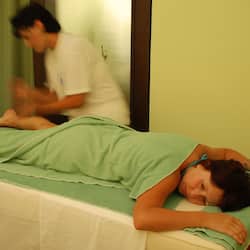 Sauna, steam room, Turkish bath/hammam, body treatments, aromatherapy
