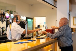 Bar (on property) - Bournemouth Sands Hotel (Bournemouth)