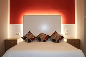 Double Room | Desk, iron/ironing board, bed sheets - Bournemouth Sands Hotel (Bournemouth)