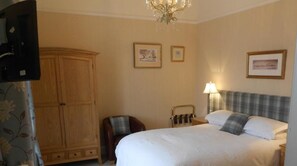 Iron/ironing board, free WiFi, bed sheets - Annfield Guesthouse (Callander)