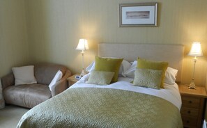 Free toiletries, hair dryer, towels - Annfield Guesthouse (Callander)