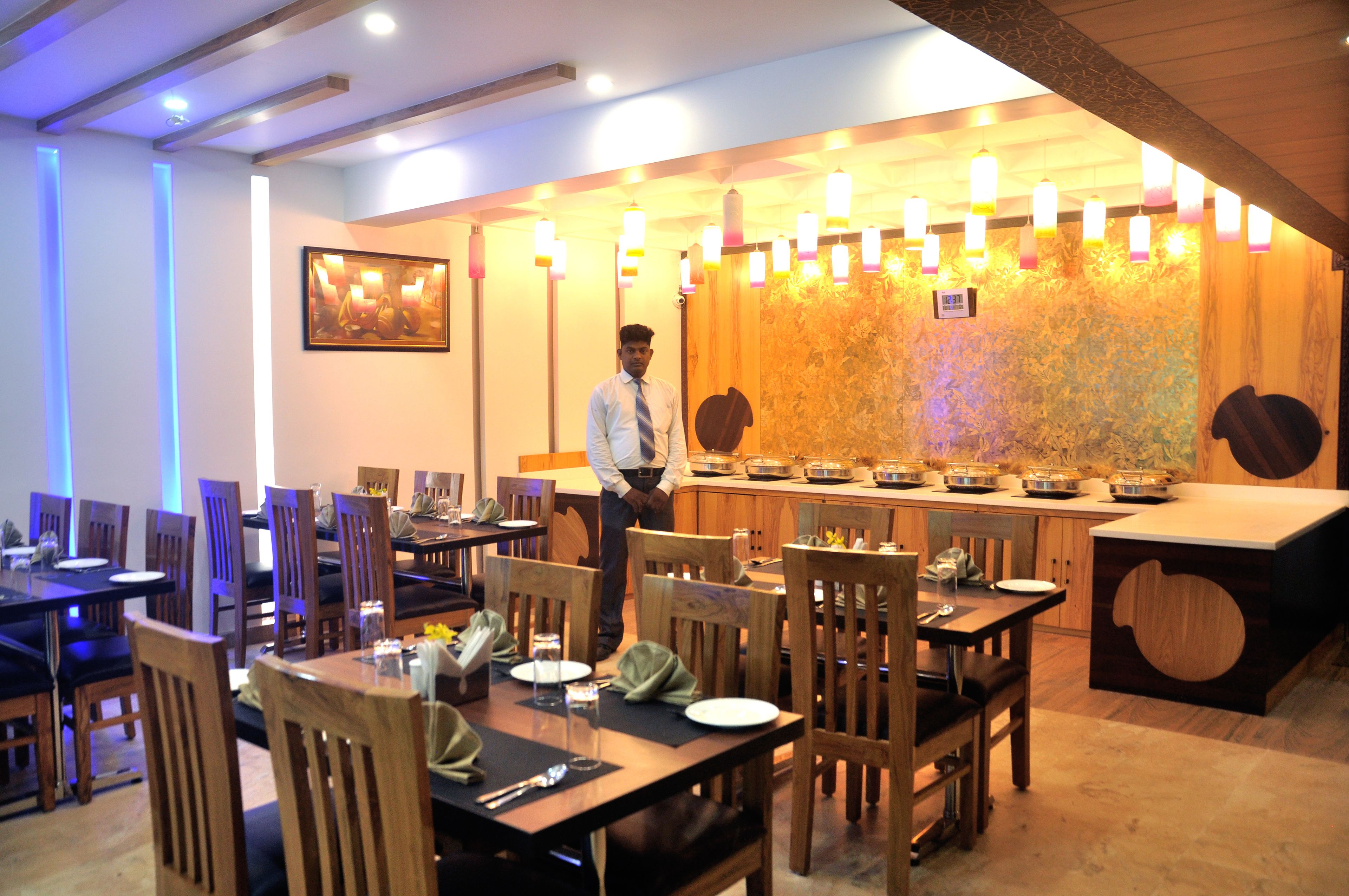 Breakfast, lunch, dinner served; international cuisine 