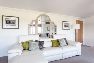 华丽独立别墅, 4 间卧室, 无烟房, 高尔夫景观 | 起居区 | 平板电视、壁炉