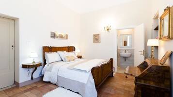 Double Room, Ensuite, Garden View | Free cribs/infant beds, rollaway beds, free WiFi, bed sheets