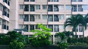 Outdoor pool - RoyalExclusive Margonda Residence 3 (Depok)