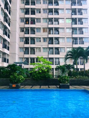 Outdoor pool - RoyalExclusive Margonda Residence 3 (Depok)