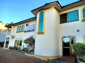 Front of property - KCS Guest House (Accra)