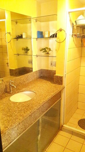Bathroom sink - Migz N Tons Place at Cypress Towers (Taguig)