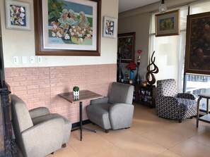 Coffee shop - Migz N Tons Place at Cypress Towers (Taguig)