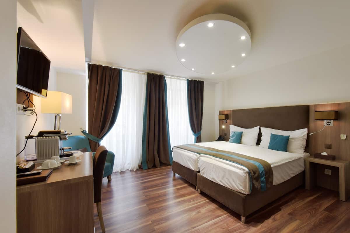 Superior Double or Twin Room, Accessible | Minibar, in-room safe, desk, soundproofing
