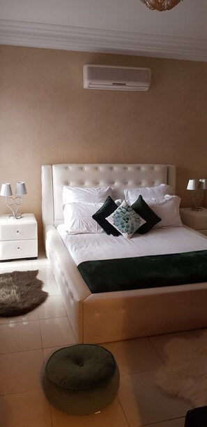 2 bedrooms, soundproofing, free WiFi, bed sheets
