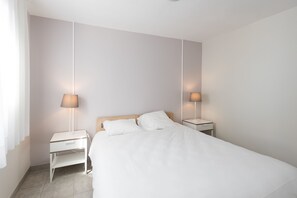 Standard Chalet | 2 bedrooms, blackout curtains, free cots/infant beds, bed sheets - Village Beauséjour Rêves de Mer (Le Conquet)
