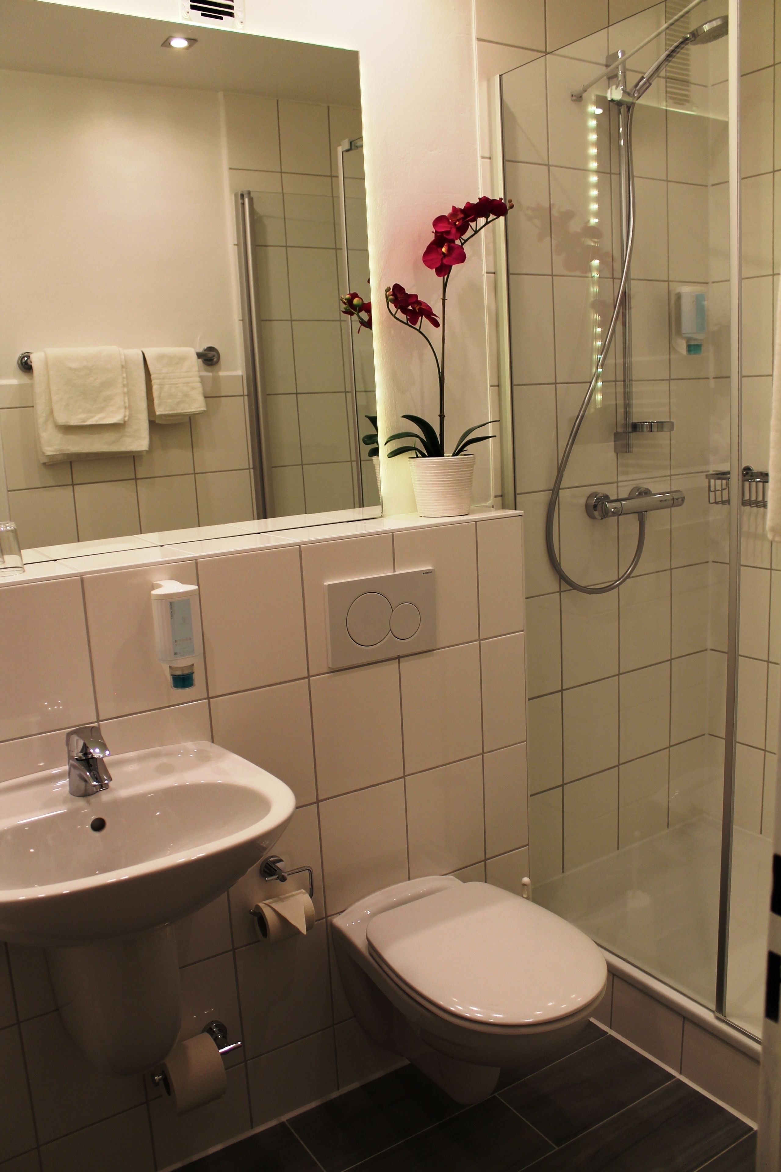 double room | bathroom | free toiletries, hair dryer, towels