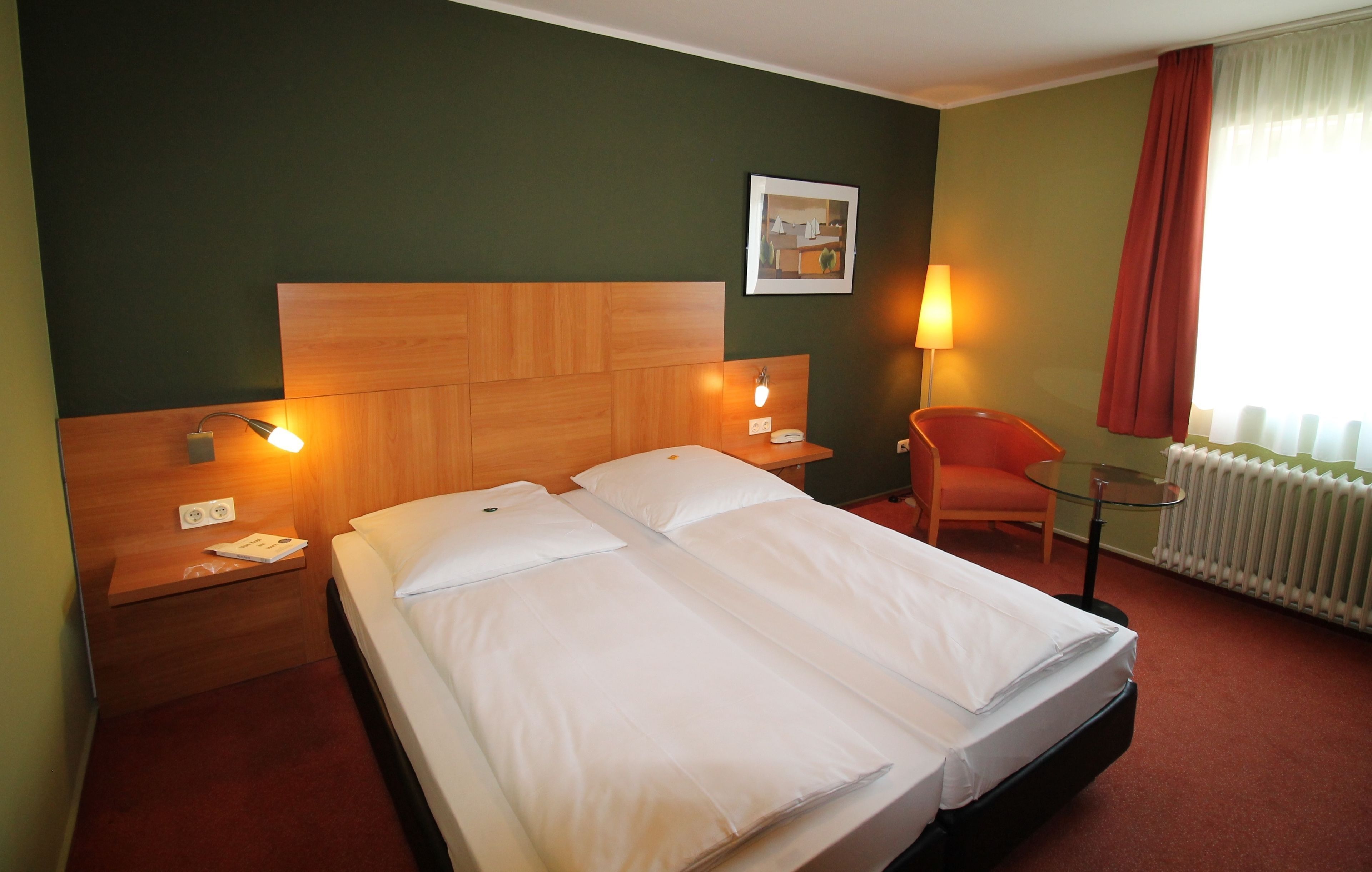 Minibar, desk, iron/ironing board, free WiFi