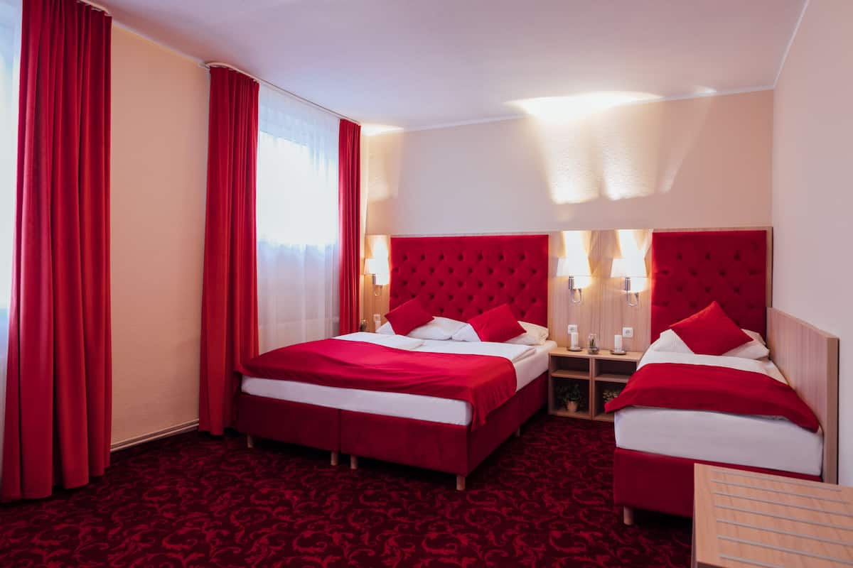 Chambre Triple | Bureau, Wi-Fi gratuit, draps fournis