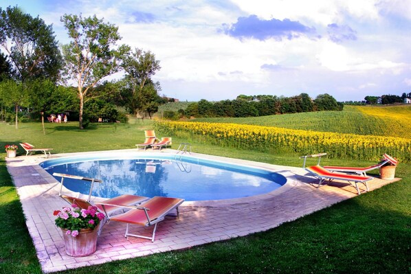 Außenpool (je nach Saison geöffnet)