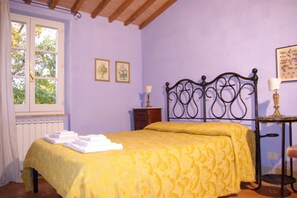 Apartment, 2 Schlafzimmer | Individuell dekoriert, Schreibtisch, laptopgeeigneter Arbeitsplatz