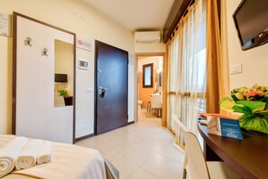 Kamar Single | Meja kerja, Wi-Fi gratis, dan seprai linen