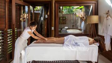 Banheira de hidromassagem, sauna a vapor, tratamentos corporais