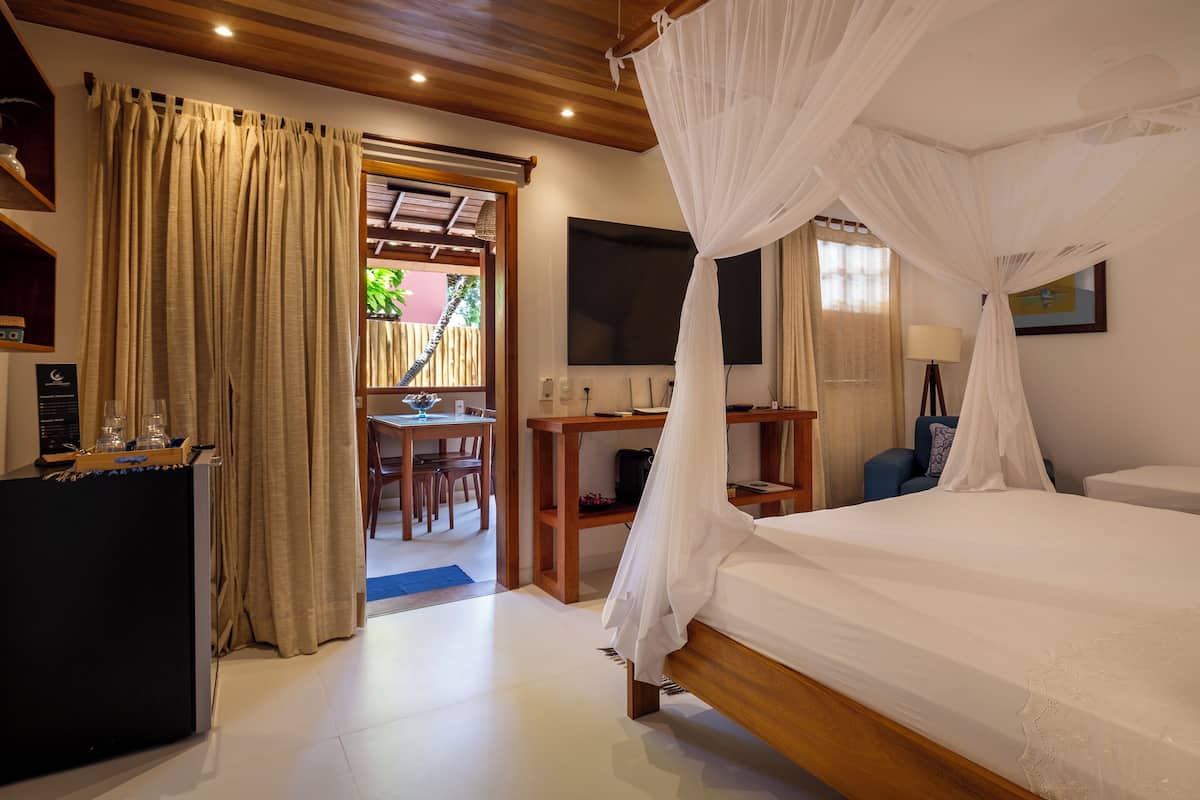 Minibar, in-room safe, blackout curtains