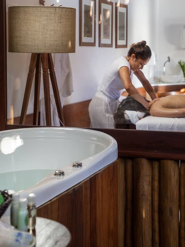 Jetted tub