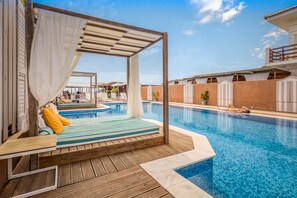 Piscina a l'aire lliure de temporada 