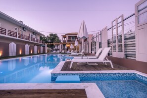 Piscine extérieure (ouverte en saison)