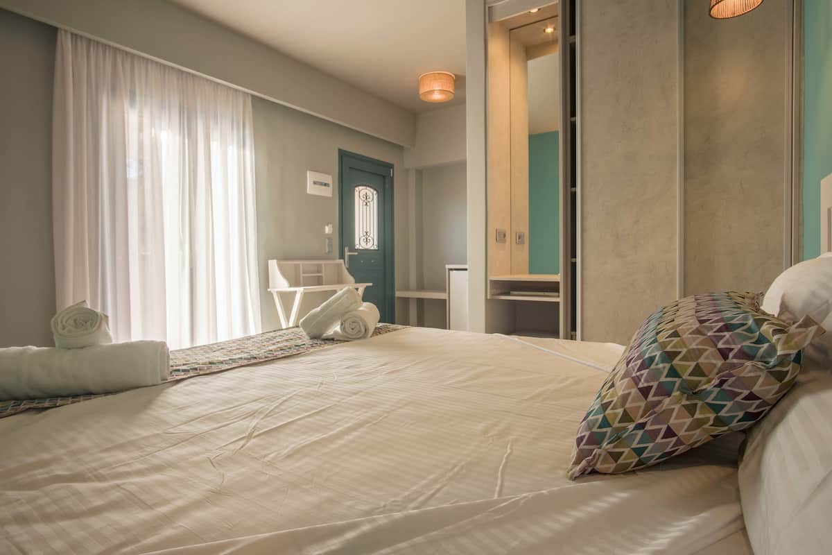 1 bedroom, in-room safe, individually furnished, desk
