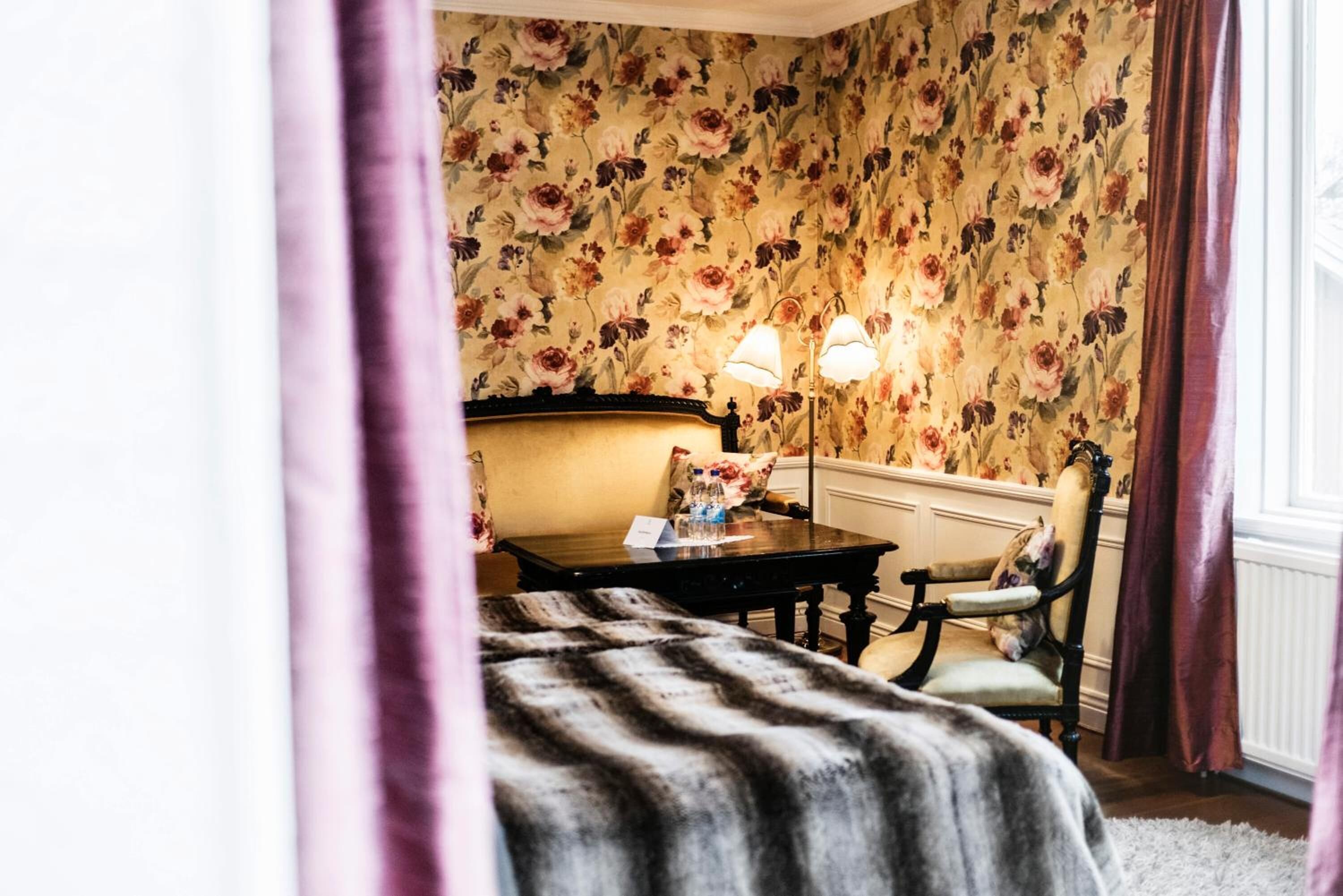 individually decorated, individually furnished, free wifi, bed sheets