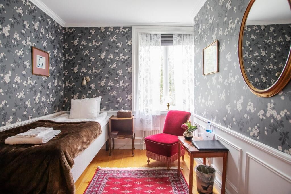 Free WiFi, individually decorated, individually furnished, bed sheets