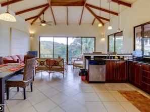 Comfort-Haus, 2 Schlafzimmer, Nichtraucher | Eigene Küche | Großer Kühlschrank, Mikrowelle, Ofen, Herdplatte