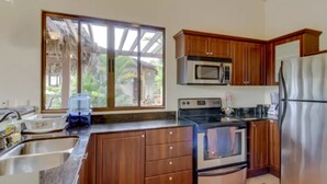 Comfort House, 2 Bedrooms, Non Smoking | Private kitchen - Canto del Mar 9 (Bahía Ballena)