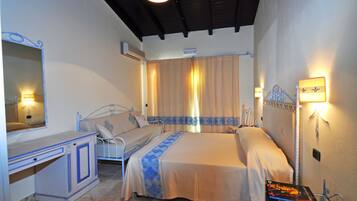 迷你吧、房內夾萬、書桌、嬰兒床 (收費)