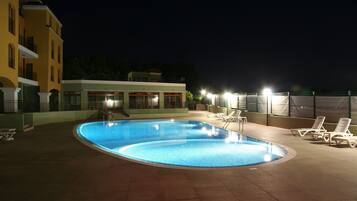 Piscina externa sazonal