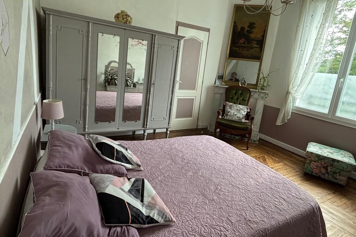 Double Room | Premium bedding, iron/ironing board (on request), free WiFi, bed sheets