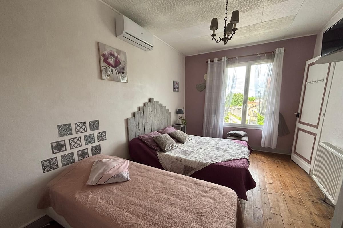 Double Room | Premium bedding, iron/ironing board (on request), free WiFi, bed sheets