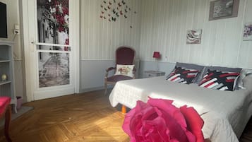 Chambre Double | Literie de qualité supérieure, fer et planche à repasser, Wi-Fi gratuit