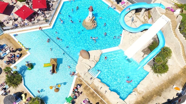 Piscine couverte, piscine extérieure