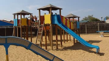 Children’s play area – outdoor