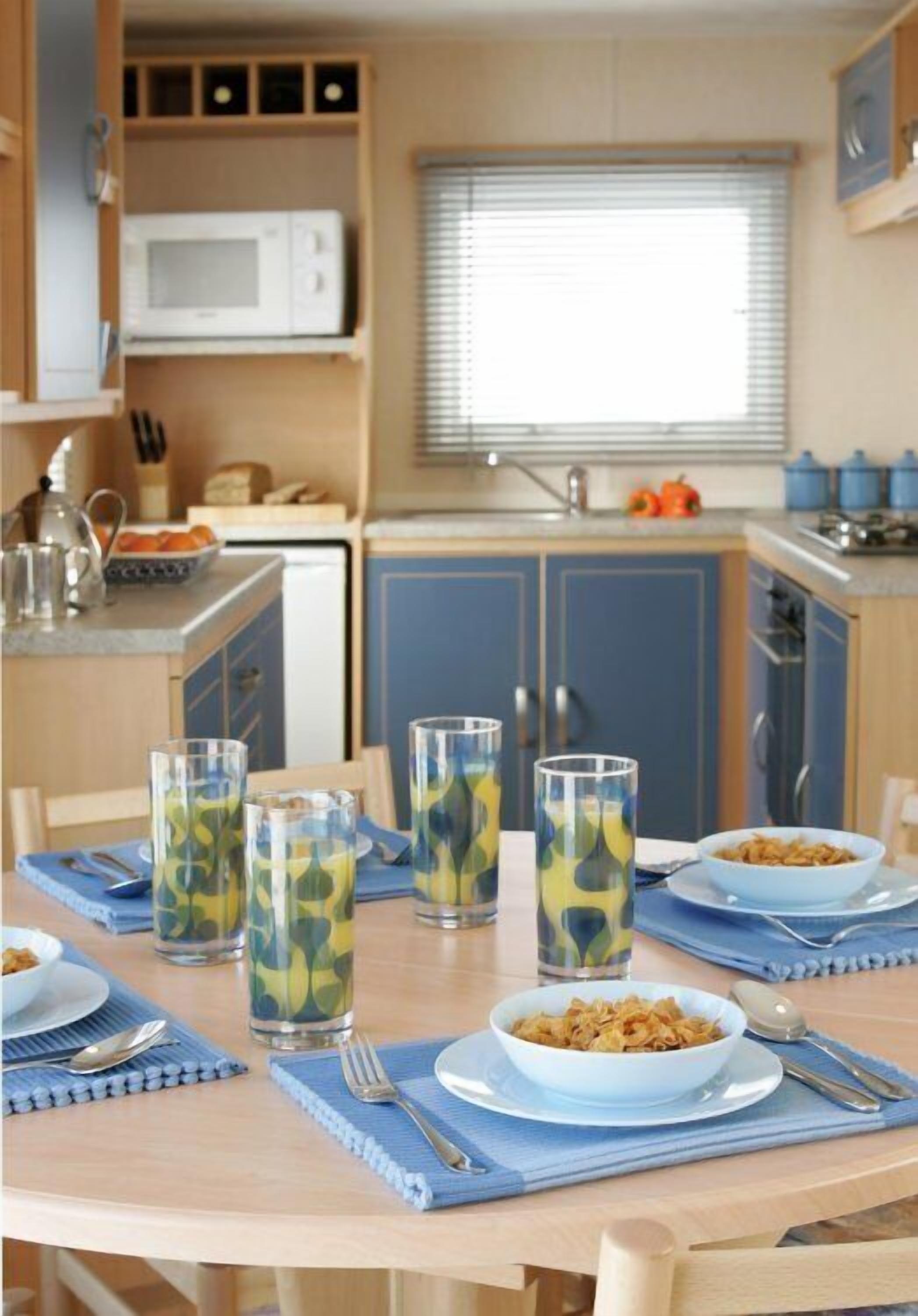 Mobile Home Deluxe, plusieurs lits, non-fumeurs | Restauration dans la chambre