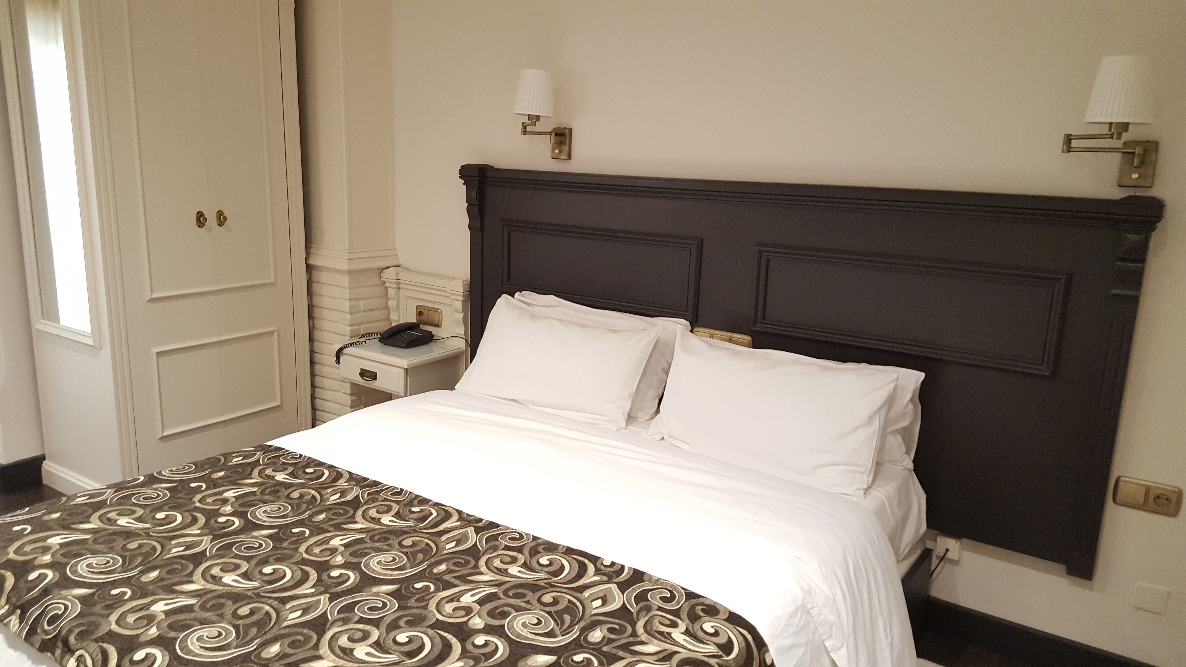 1 bedroom, egyptian cotton sheets, premium bedding, down duvets