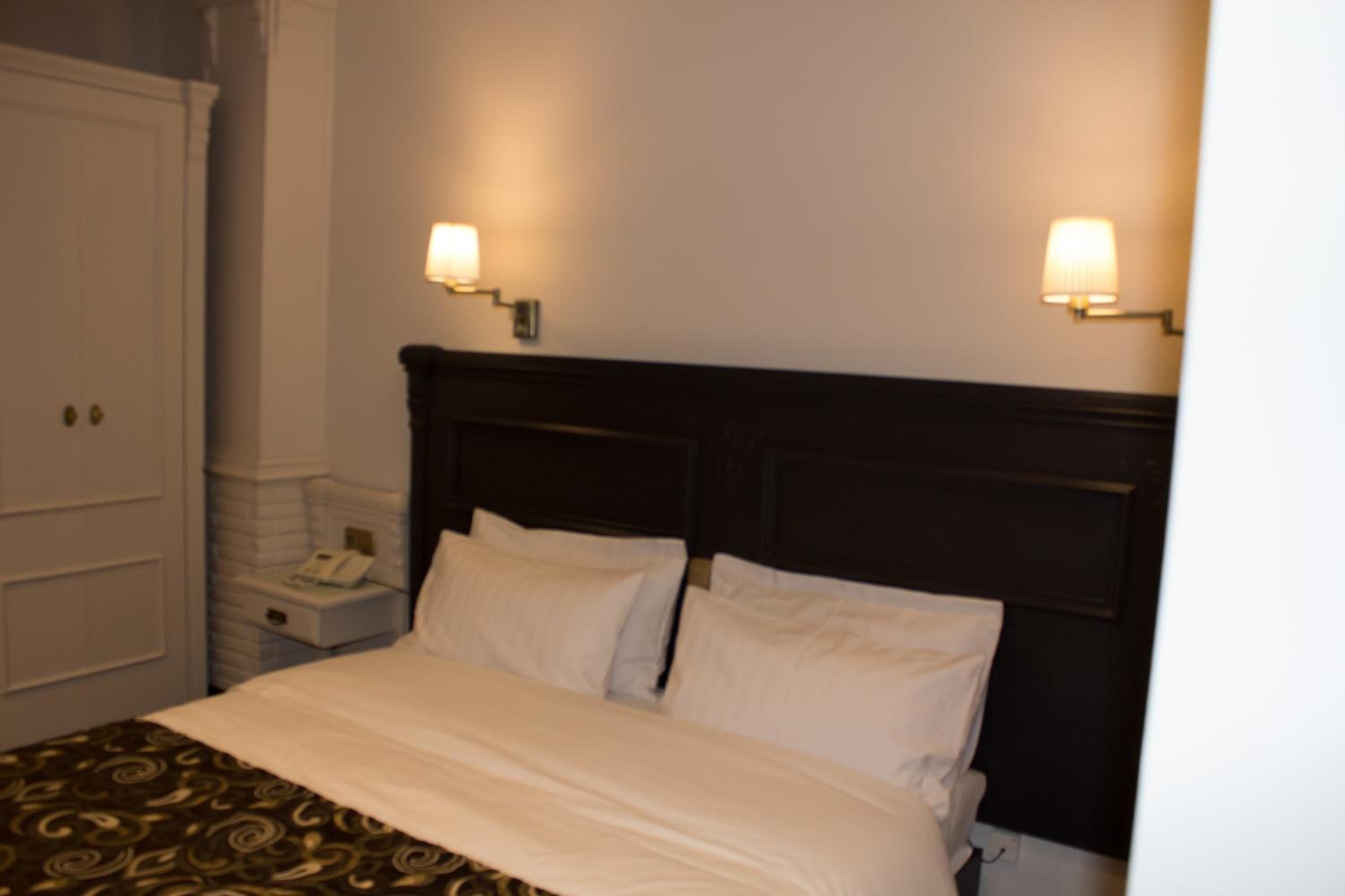 1 bedroom, egyptian cotton sheets, premium bedding, down duvets