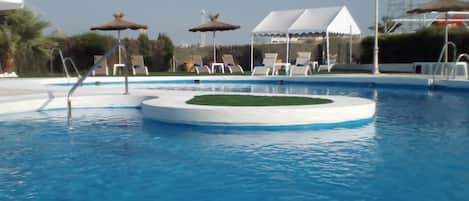 Seasonal outdoor pool, pool umbrellas, sun loungers