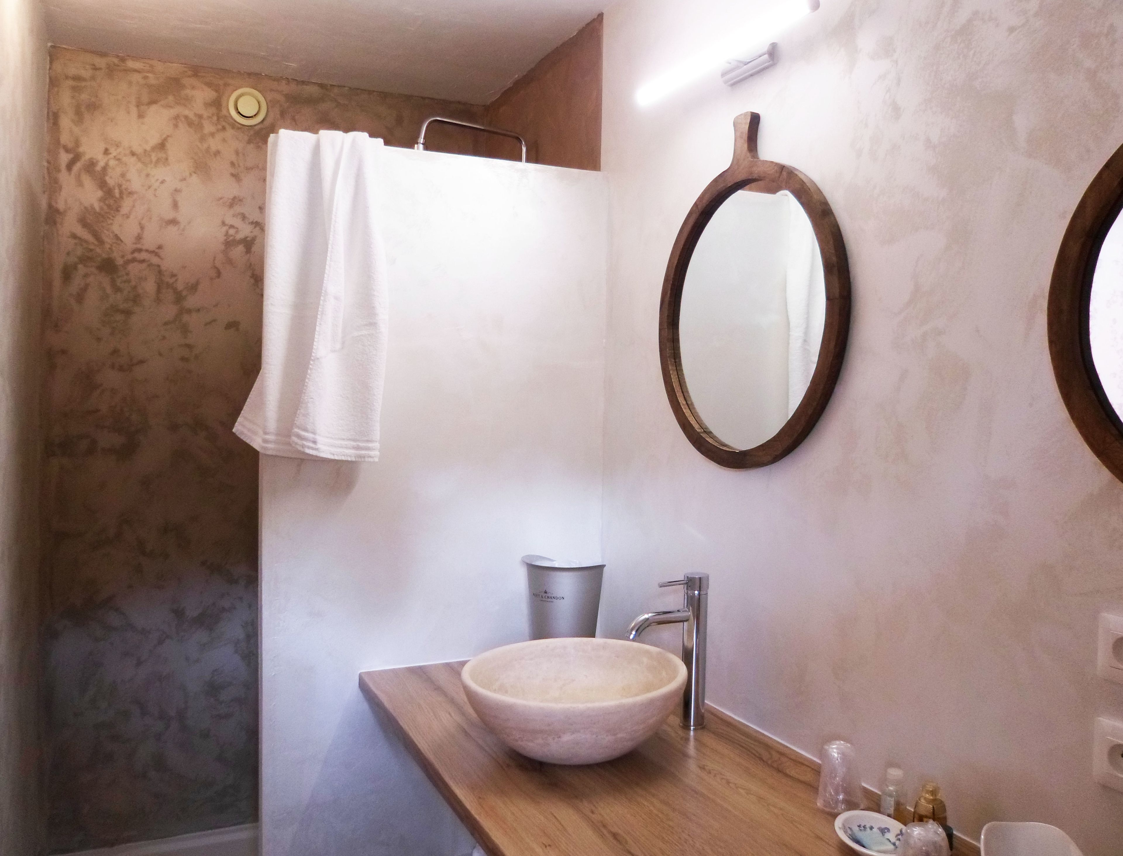 standard double room, terrace | bathroom | shower, free toiletries, hair dryer, towels
