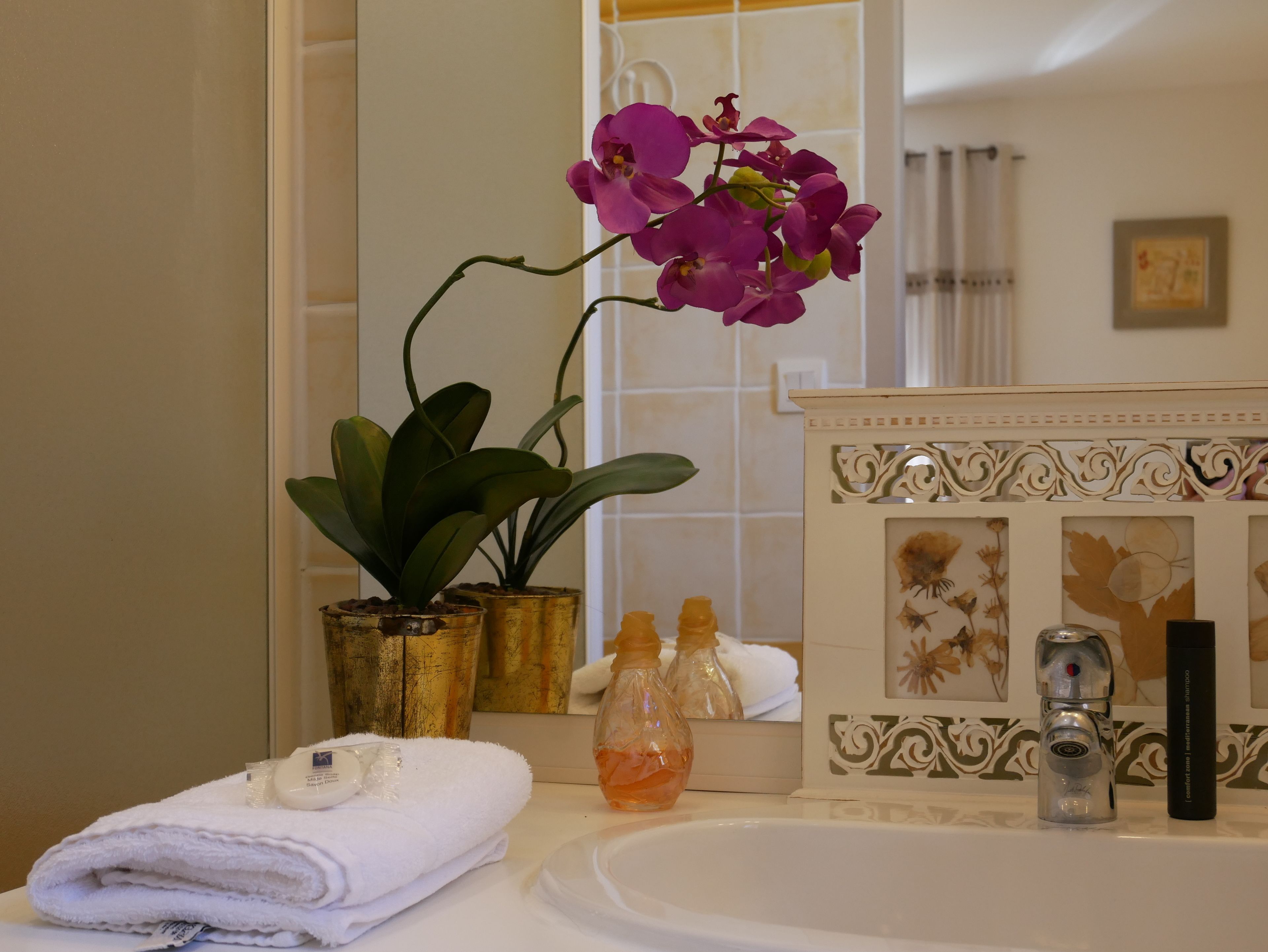 superior double room | bathroom | shower, free toiletries, hair dryer, towels