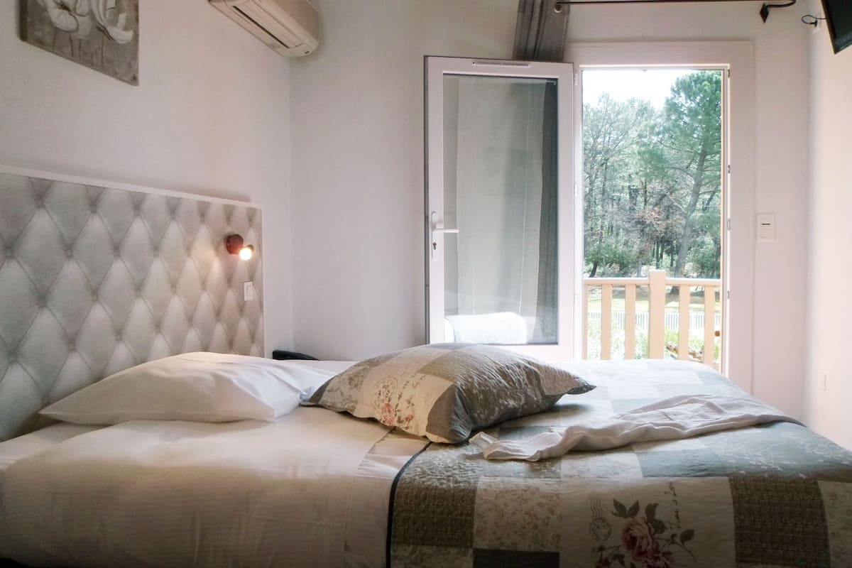 standard single room | premium bedding, individually decorated, individually furnished, desk